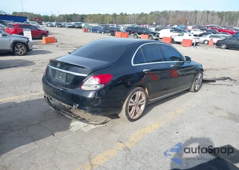 2018 Mercedes-Benz C 300 z USA, uszkodzony, nr VIN WDDWF4JB9JR374450